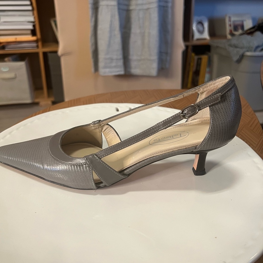 Classic Talbots Genuine Leather Heels - Picture 4 of 8